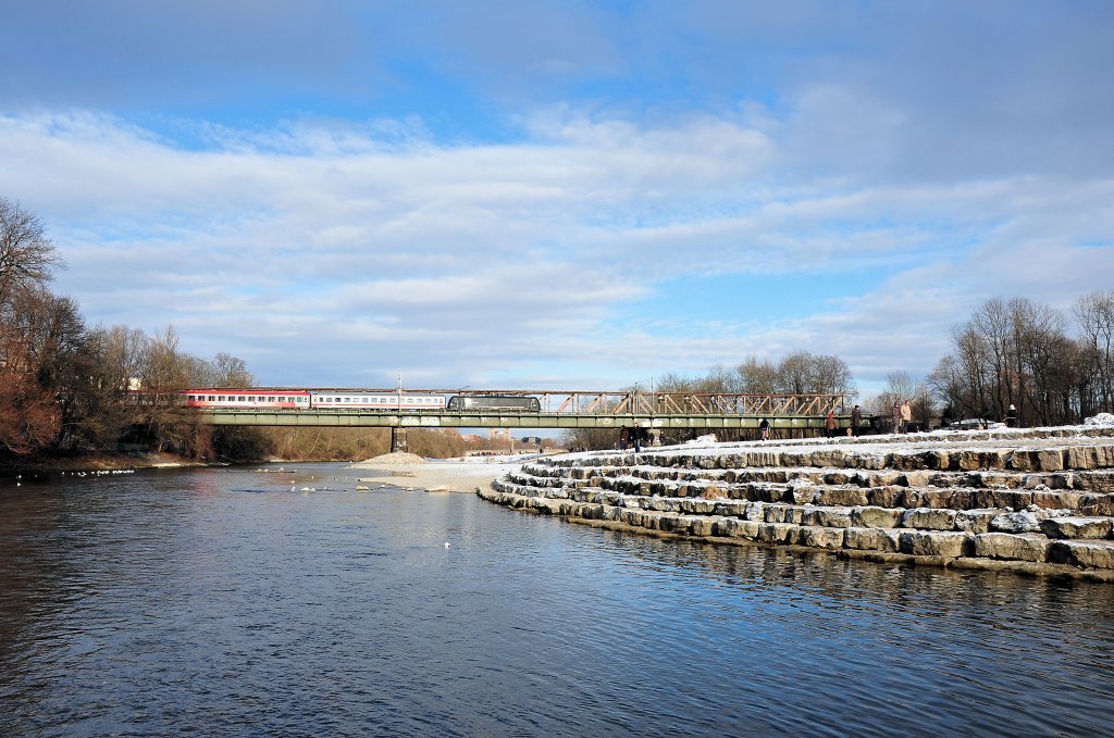 ES64 F4-094 am 03.01.10 mit EC 89 nach Milano auf der Braunauer Brcke in Mnchen und +50