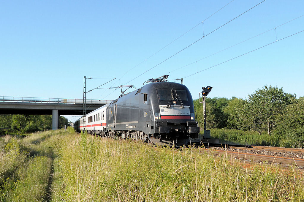 ES64 U2-001 am 31.07.10 bei Feldmoching