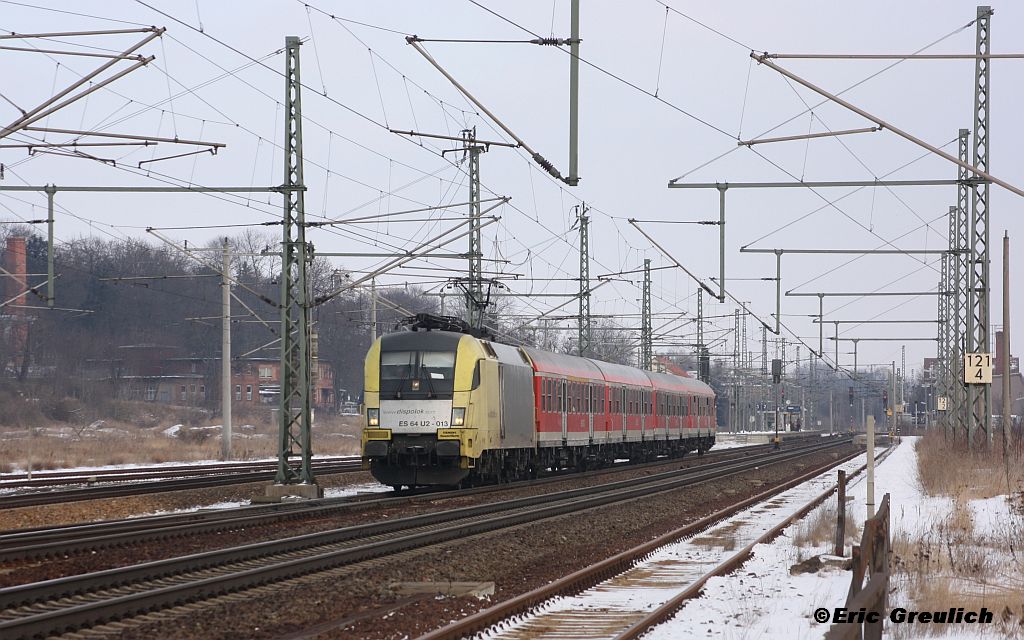 ES64U2-013 am 11.02.2012 in Neudietendorf mit einer RB nach Eisenach.