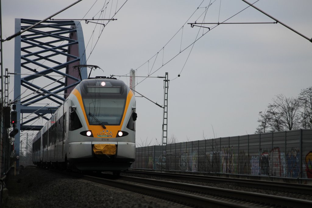 ET 5.18 und ET 5.13 am 28.01.2012 um 15.19 Uhr beim berqueren des Dortmund-Ems-Kanals bei Mnster auf dem Weg nach Dortmund