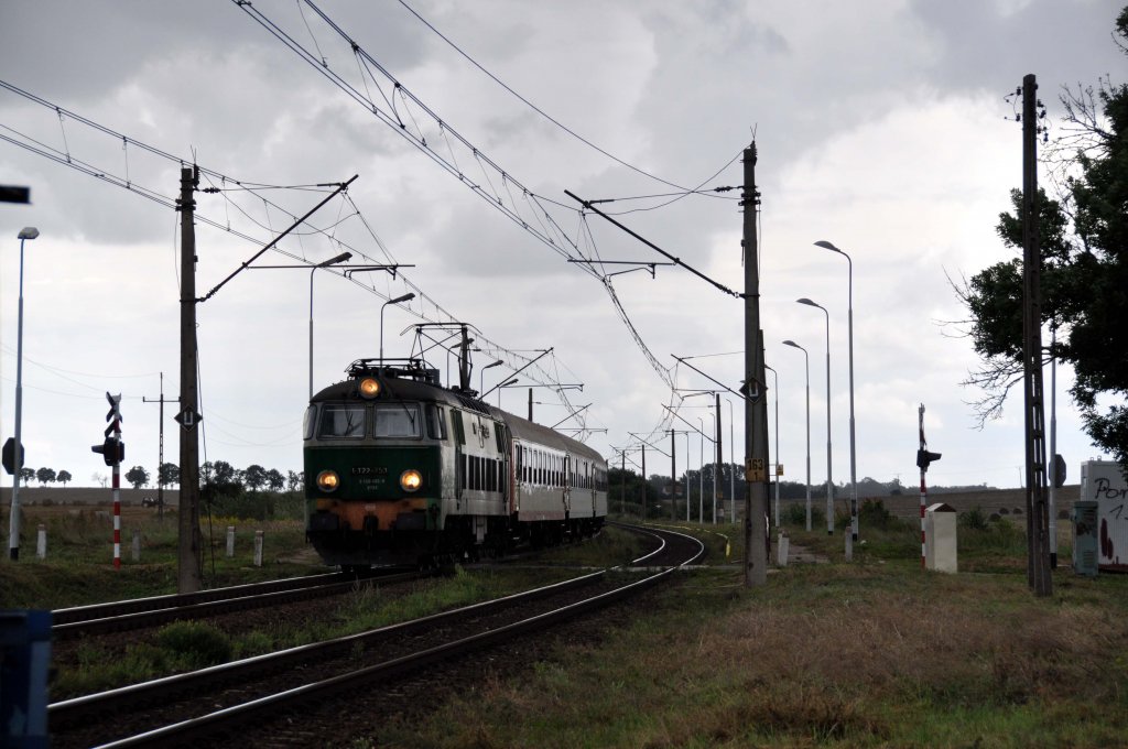 ET22 753 in Strzebielewo Pyrzyckie (09.08.12)