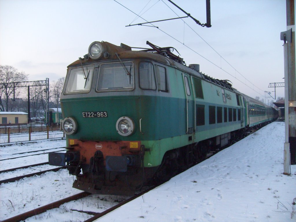 ET22-963 in Klodzko. 02.01.10