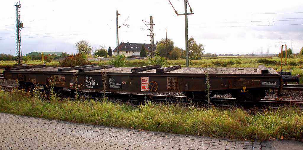 Flachwagen der HGK in Nievenheim abgestellt.