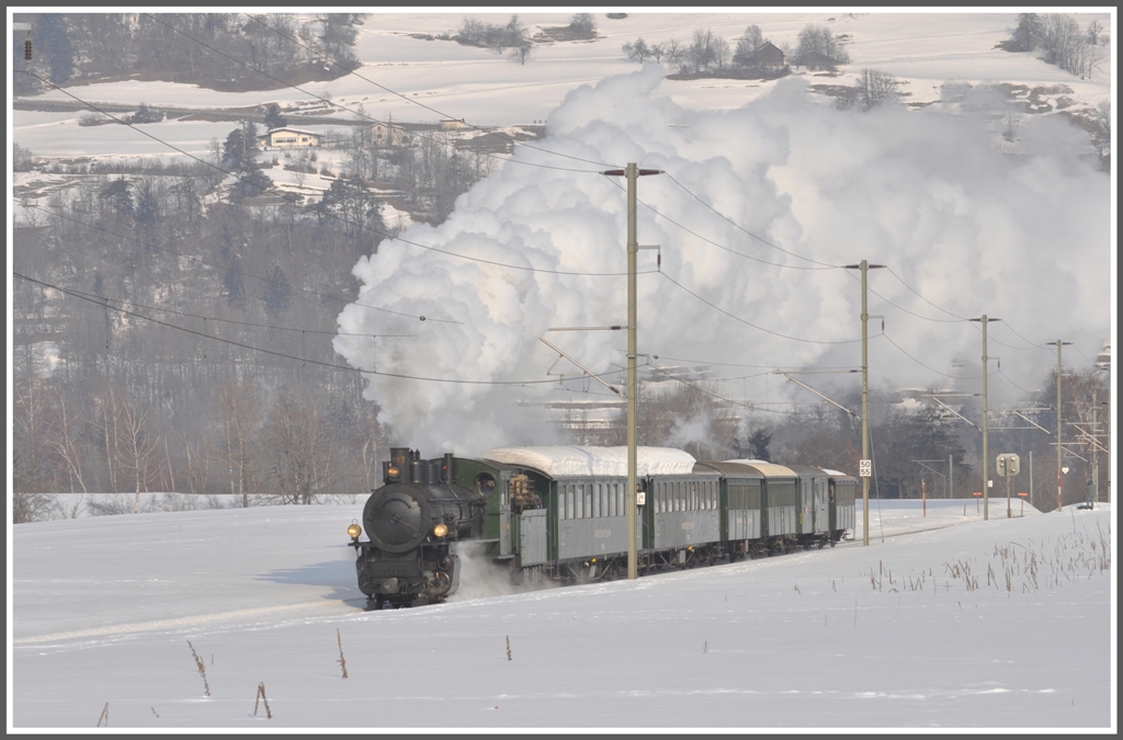 G 4/5 107  Albula  mit herrlicher Dampfentwicklung (kein Wunder bei diesen Minustemperaturen) auf der Ebene vor Bonaduz. (12.02.2012)