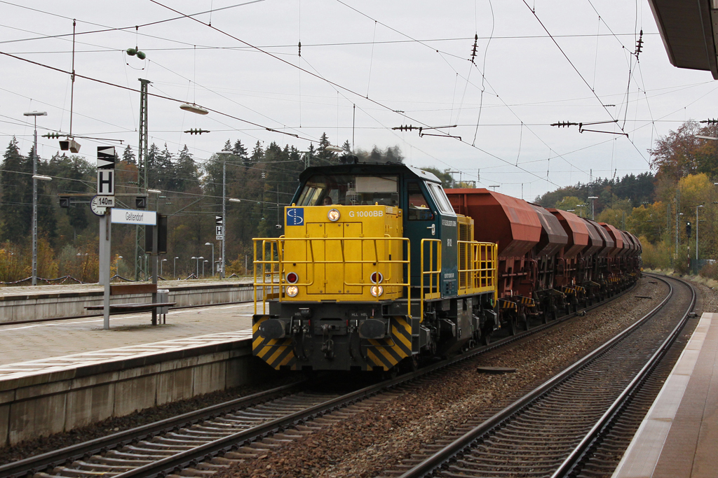 G1000BB XR02 mit einem Gterzug am 26.10.2011 in Geltendorf.