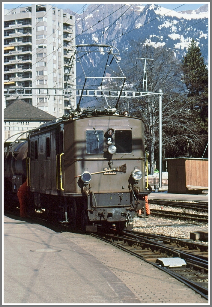 Ge 2/4 222 rangiert in Landquart. (Archiv 1982)