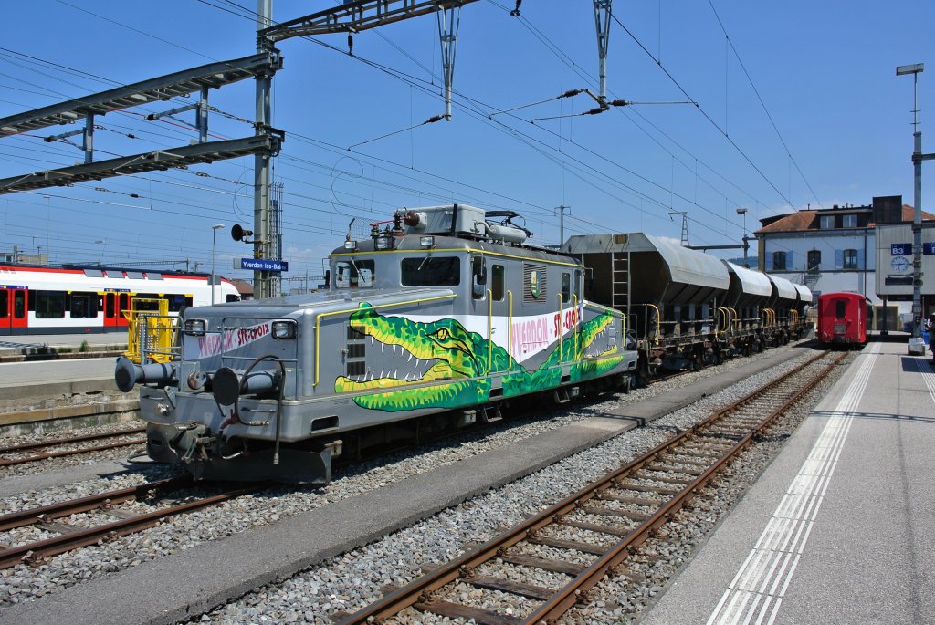 Ge 4/4 21 mit 4 Fcs auf Rollbcken, Yverdon, 06.07.2013.