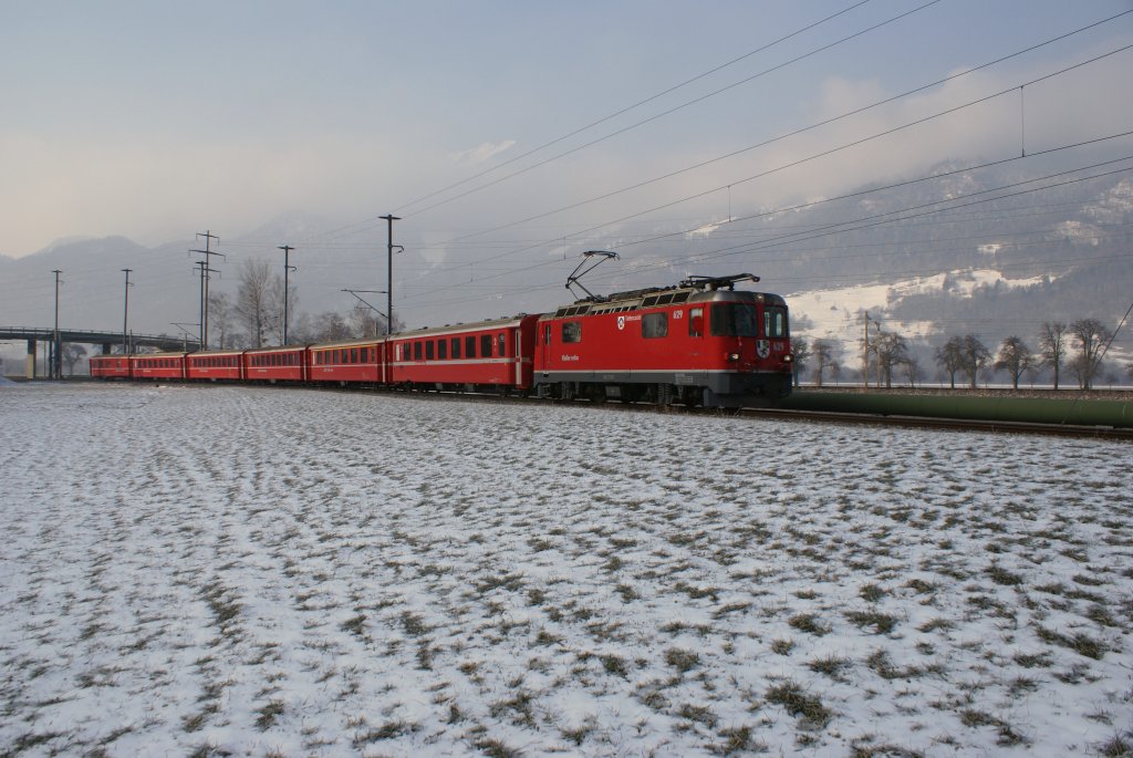 Ge 4/4 II 629 nhert sich am 14.2.10 Igis.
