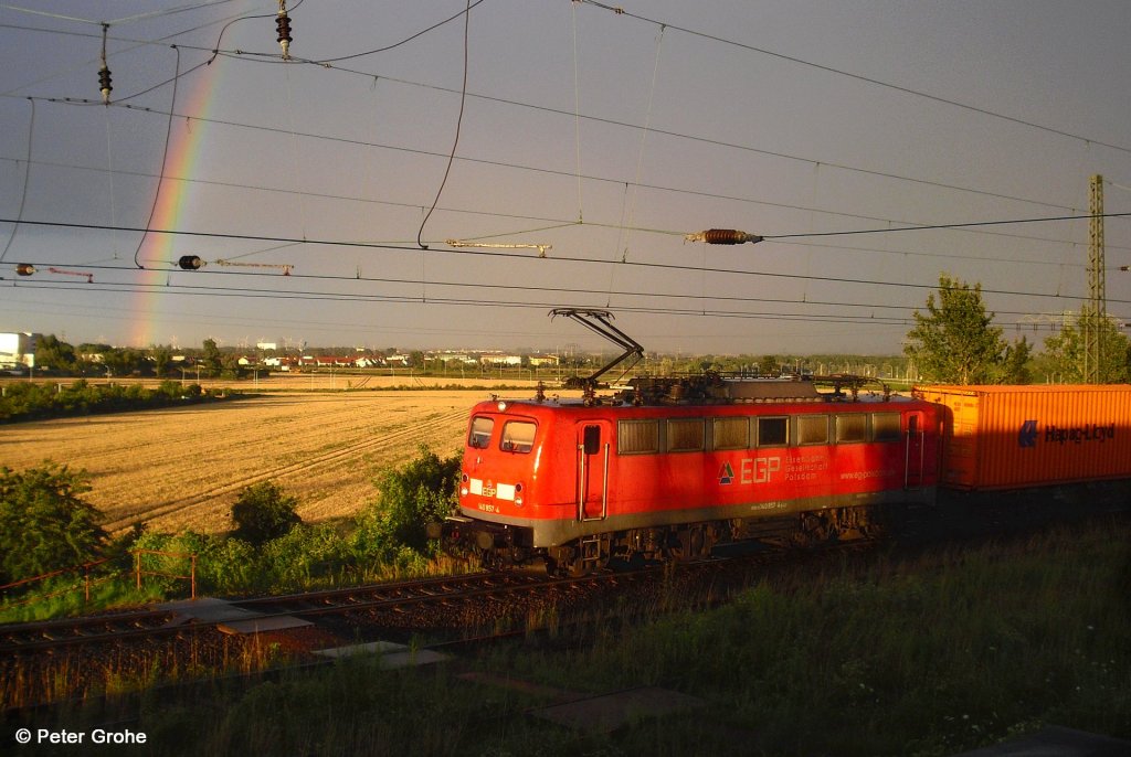 Gewitterstimmung: EGP 140 857-4 mit Gterzug Buna - Hamburg Waltershof, fotografiert in Halle / Saale am 19.07.2012