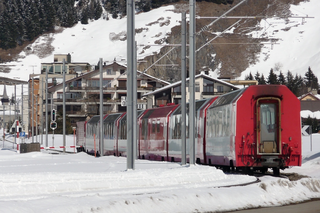 Glacier-Express vor Andermatt (17.3.2010)