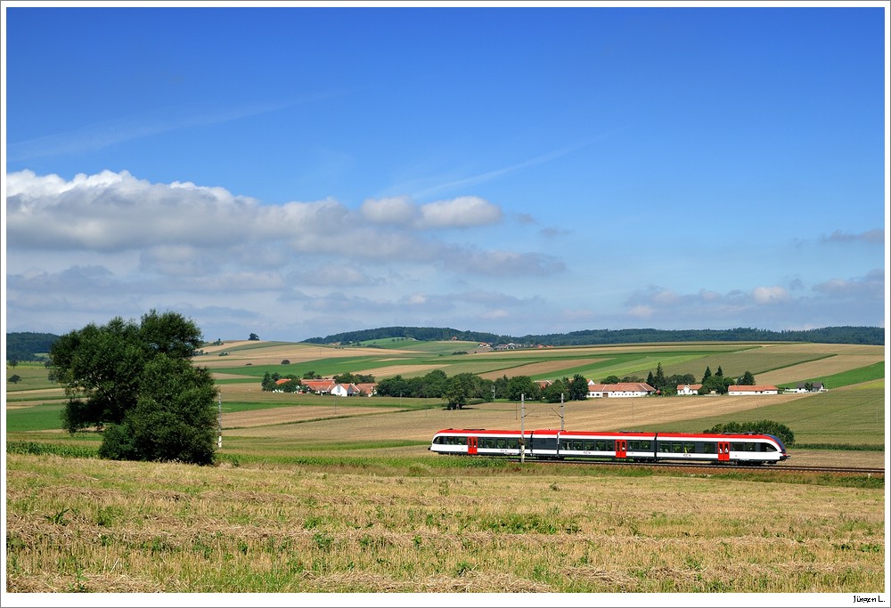 GTW im fernen Land. Weit ab seiner zuknftigen Heimat begibt sich GKB GTW 5063.001 auf seine erste Probefahrt. SLP 95758 auf der Westbahn von Wien nach Amstetten; Ollersbach, 14.8.2010.