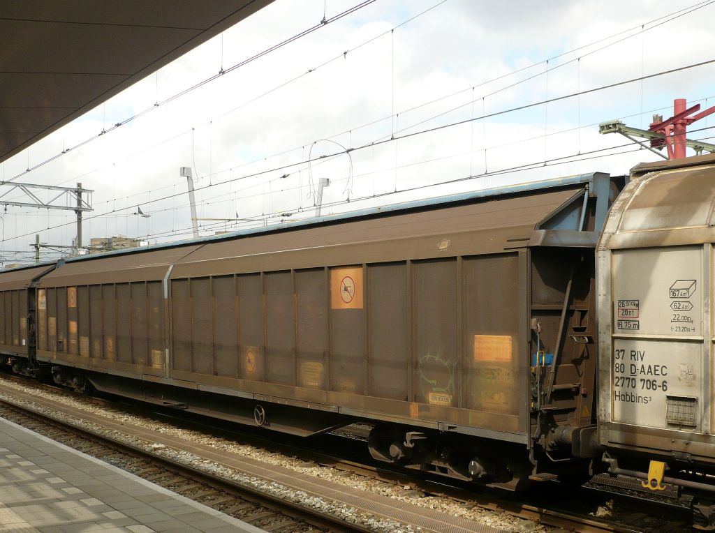 Hbiins von GE Rail Services mit Nummer 33 80 274 4 028-2. Gleis 10 Utrecht Centraal Station 21-04-2012.