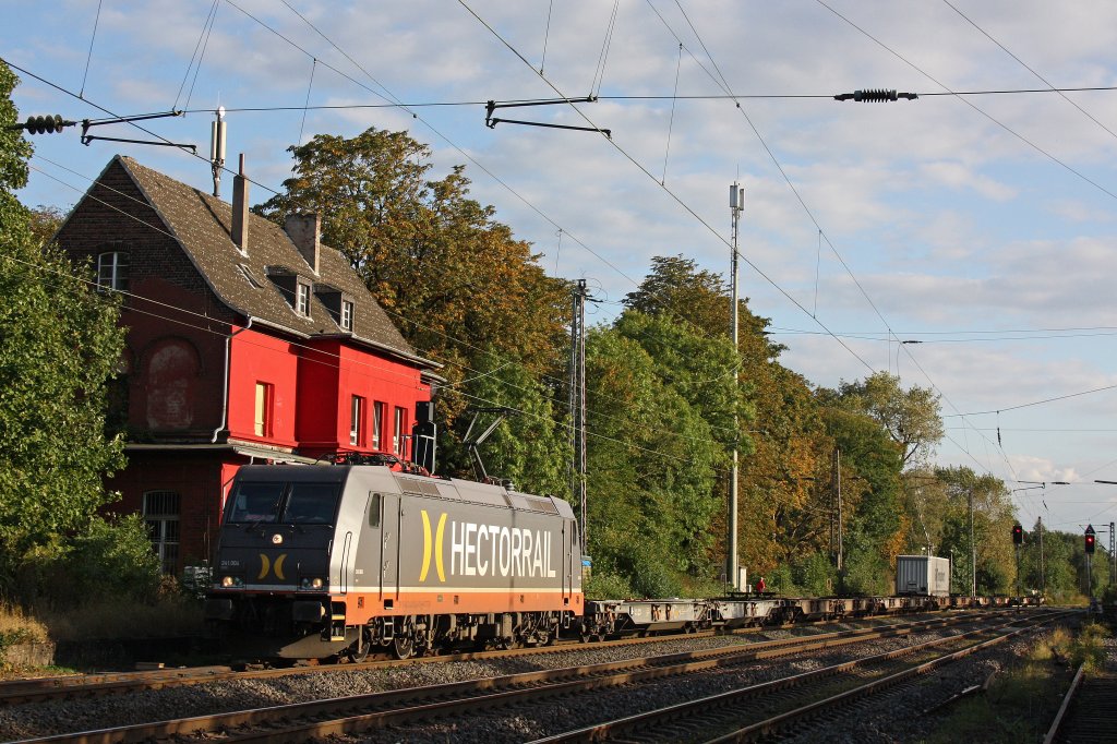 Hectorrail 241.004  R2D2  am 28.9.12 mit dem DGS 42710 bei der Durchfahrt durch Ratingen-Lintorf.
Gru an den Tf!