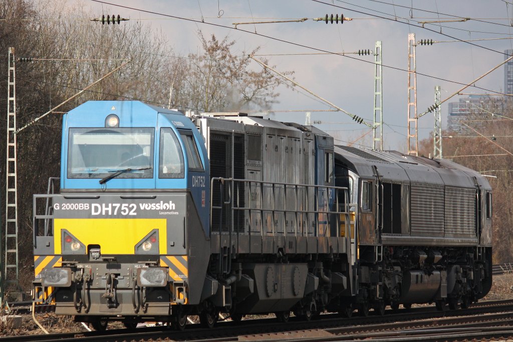 HGK DH 752 mit MRCE 653-08 (266 118) am 17.2.13 als Lokzug in Kln-Eifeltor.