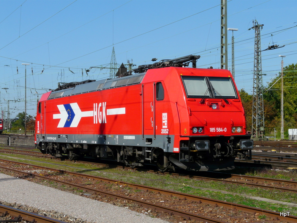 HGK - LOk 185 584-0 abgestellt im Bahnhofsareal des Bahnhof Basel Bad. am 22.09.2010  ..Standpunk des Fotografen auserhalb der Geleise ..Parkplatz..Belichtungsdauer: 0.002 s (10/5000) (1/500), Blende: f/7.1, ISO: 100, Brennweite: 10.80 (108/10)