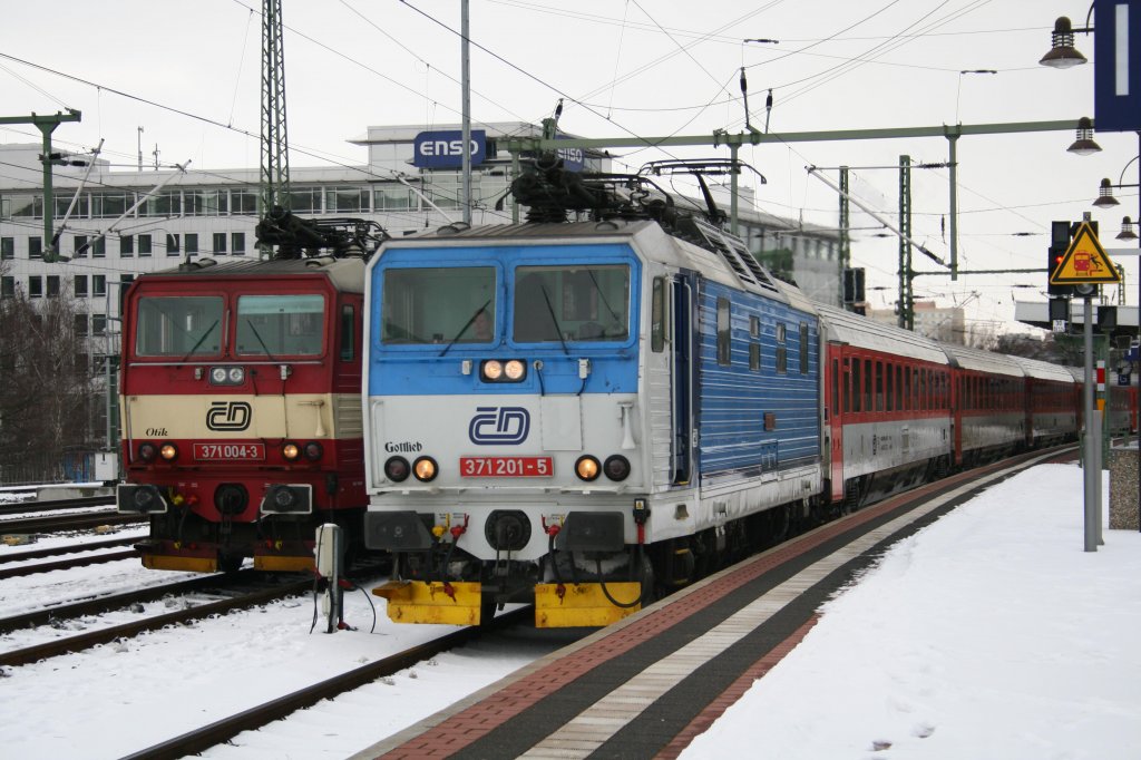 Hier die Ausfahrt der 371 201 aus dem Dresdner Hbf am 14.02.2010