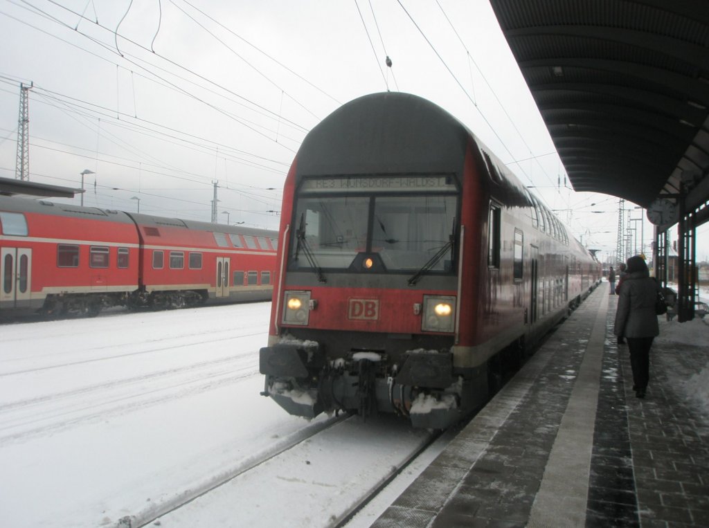 Hier ein RE3 von Schwedt/Oder Hbf. nach Wnsdorf-Waldstadt, bei der Einfahrt am 3.2.2010 in Angermnde.