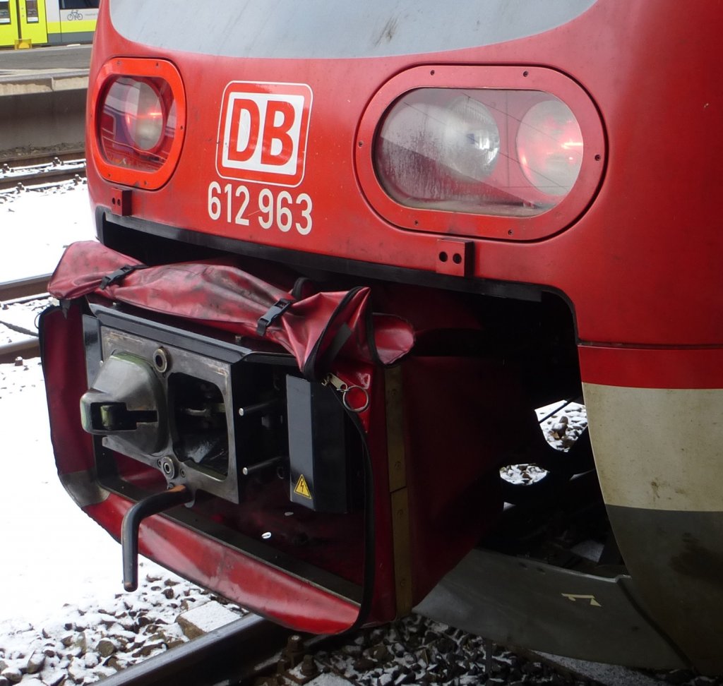 Hier die Lichter und die Kupplung der 612 963, 1.April 2013 im Hofer Hbf.