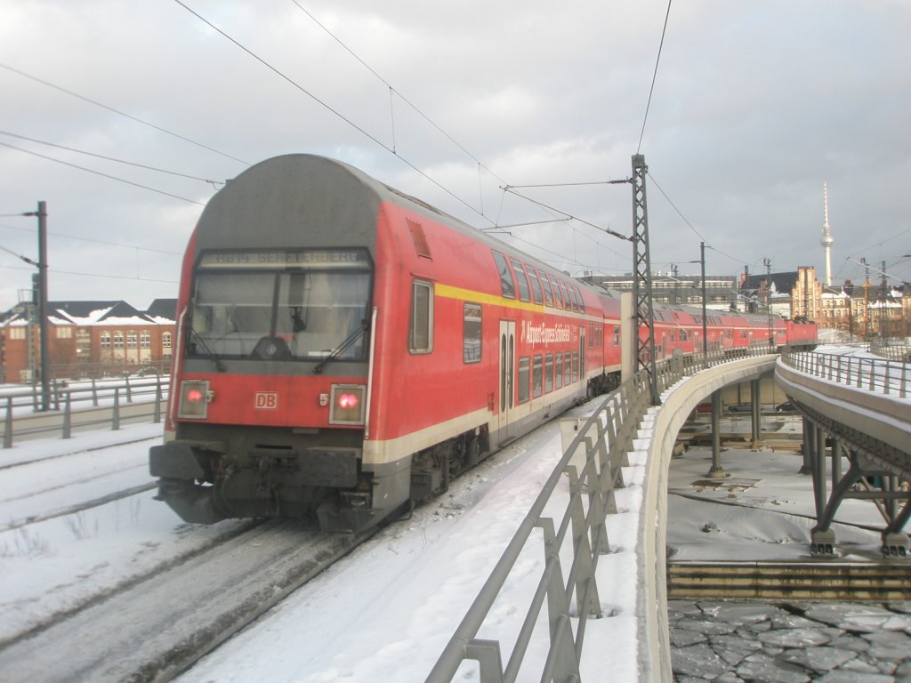 Hier eine RB14 von Nauen nach Senftenberg, bei der Ausfahrt am 3.2.2010 aus Berlin Hbf.