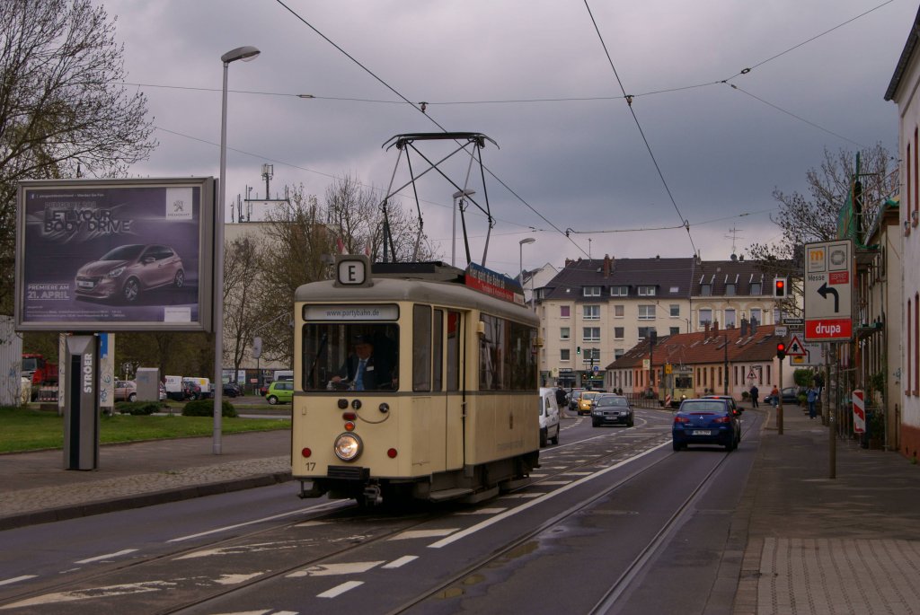 Historischer Triebwagen 17 der Rheinbahn auf Sonderfahrt in Dsseldorf-Gerresheim am 22.04.2012