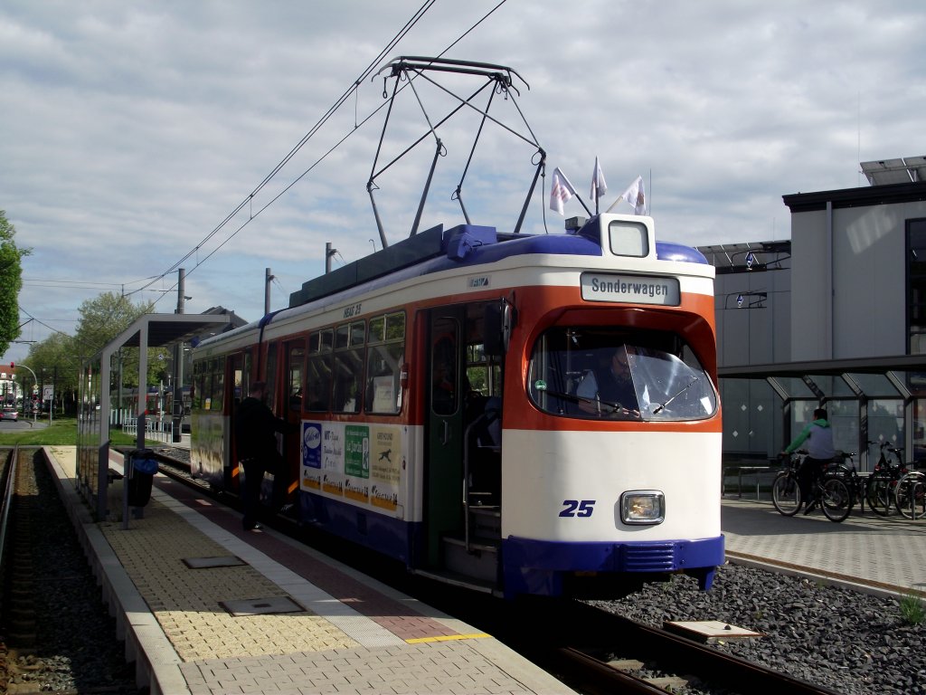 Historischer Wagen Nummer 25 der HEAG am 11.05.13 in Darmstadt 