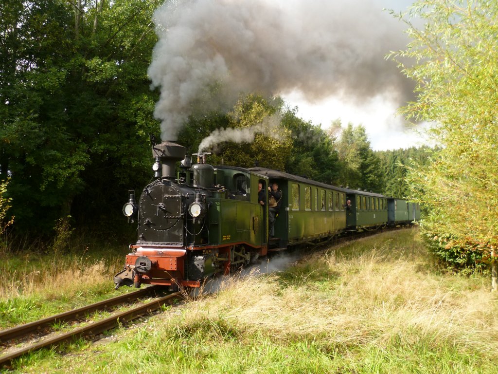 I K Nr54 war am 22.09.12 zu Gast bei der Museumsbahn Schnheide. Hier zwischen Neuheide und Schnheide.