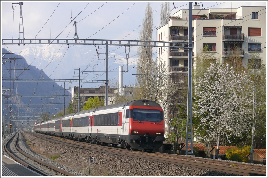 IC579 mit Dreiwagen-Zusatzpaket trifft in Chur ein. (19.04.2010)