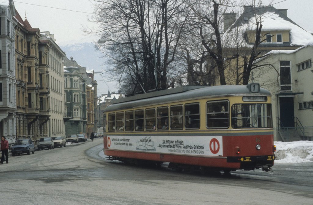 Innsbruck IVB SL 1 (Lohner-/ELIN-Grossraumtriebwagen 64) Conradstrasse / Sennstrasse am 23. februar 1984.