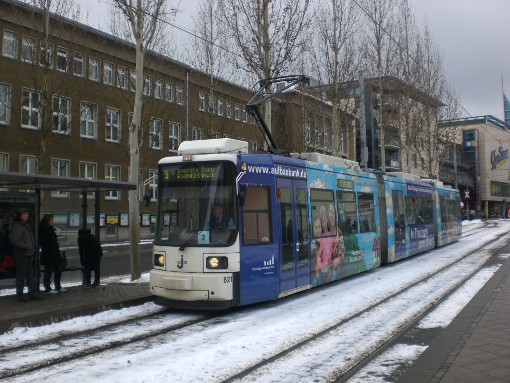 Jena: Straenbahnlinie 3 nach Jena-Ost an der Haltestelle Stadtzentrum.(28.1.2010)