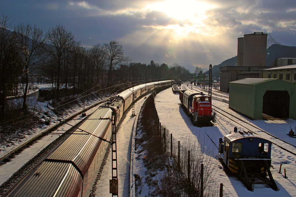 Kiefersfelden Zementwerk mit Railjet.
14.01.2012