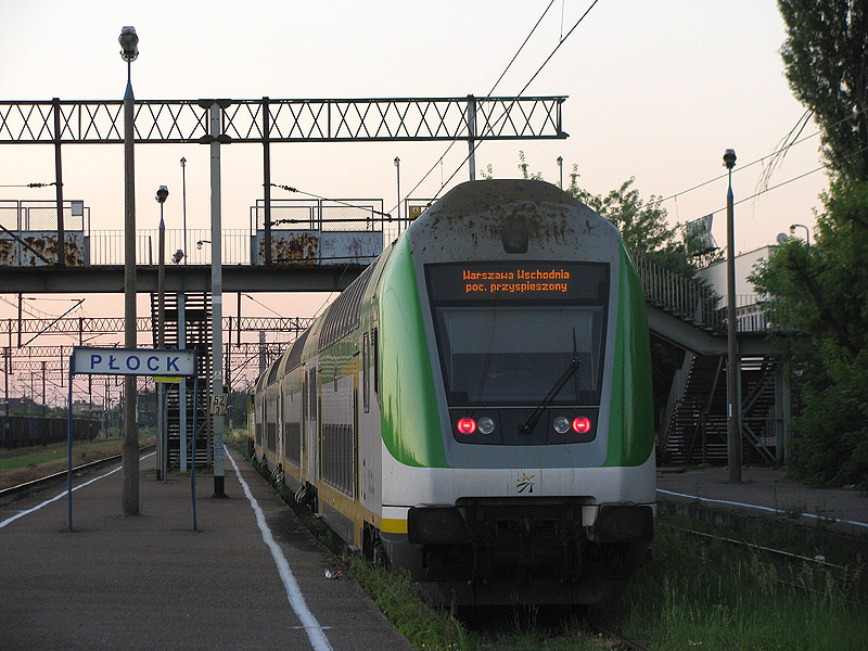 KM-44122  Mazovia  wartet auf seine Abfahrtszeit in Płock (10.07.2010)