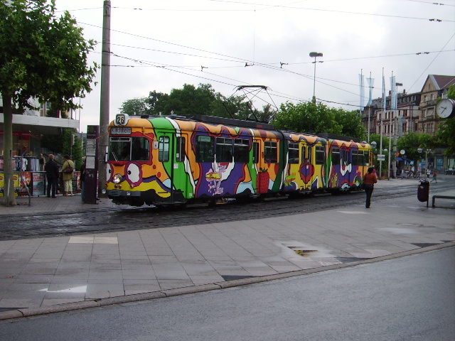 Kunst Straenbahn in Heidelberg am Bismarckplatz am 02.08.10 