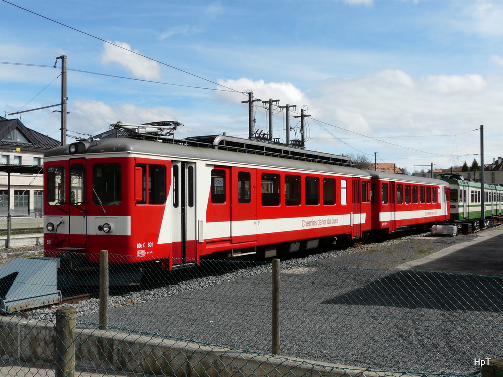 LEB - Triebwagen BDe 4/4 601 mit Steuerwagen Bt 702 Ex CJ abgestellt im Betriebsareal von Echallens am 27.03.2010