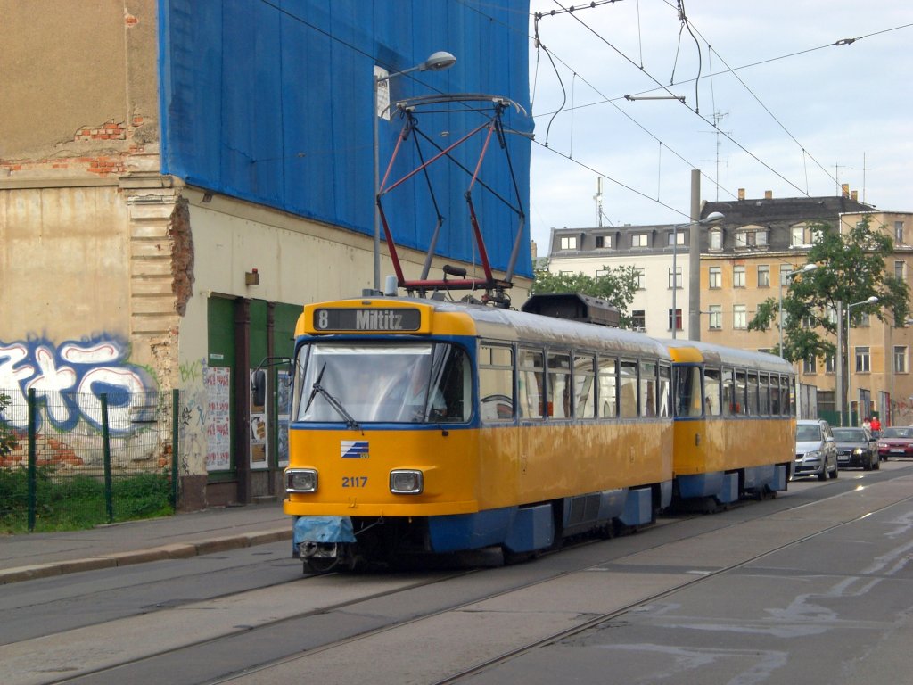 Leipzig: Straenbahnlinie 8 nach Miltitz an der Haltestelle Zentrum-Ost Hofmeisterstrae.(25.8.2010)