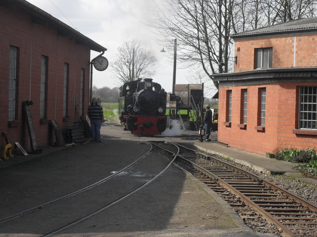 Lok 101  Schwarzach  fhrt aus dem BW Schierwaldenrath der Selfkantbahn.5.4.10.