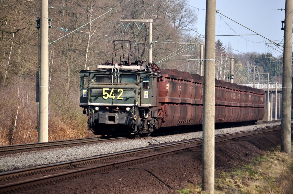 Lok 542 bei Kerpen/Buir in Richtung Tagebaugebiet Hambach (24.03.2012)