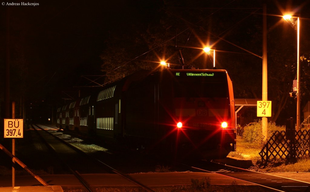 Lumpensammler RE 4758 (Konstanz-Villingen(Schwarzw)) mit Schublok 146 237-3  Karlsruhe  beim Halt in  Markelfingen 10.9.09