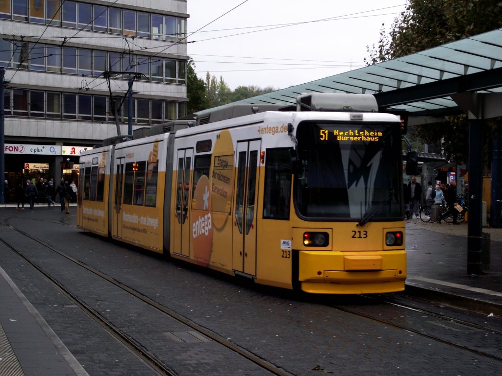 Mainzer Straenbahn steht am 30.10.12 in Mainz Hbf 