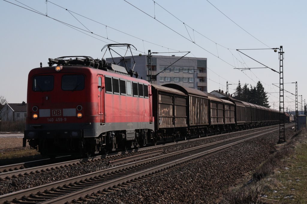 Meine erste 140er zeigt die 140 459 mit GZ in Richtung Frankfurt(Main).Am 07.03.10 in Lampertheim.