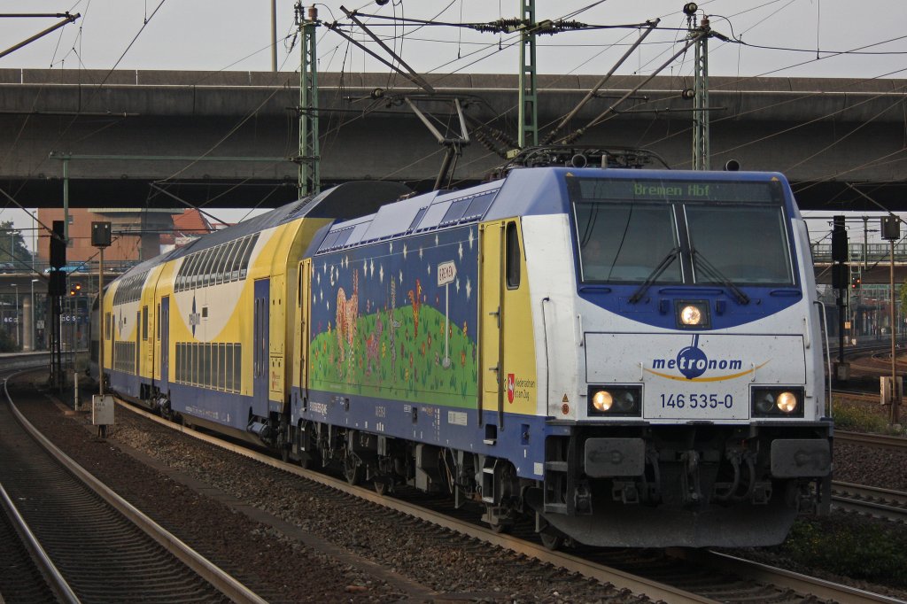 Metronom 146 535  Rizzi  verlsst am 18.10.10 Hamburg-Harburg mit einem Metronom nach Bremen