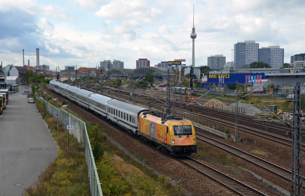 Mit dem EC 45 verlsst 5 370 009 am 22.09.12 Berlin in Richtung Frankfurt(O). Fotografiert an der Warschauer Strae.