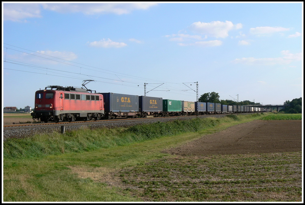 Mit TEC 40140 kommt die 140 820 am 25.7.2007 bei Ltzelsachsen durchgefahren.