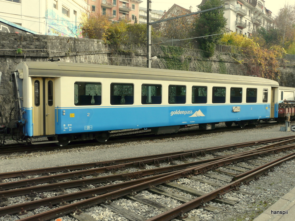 MOB Goldenpass - Personenwagen 2 Kl.  B 211 abgestellt in Montreux am 24.11.2012