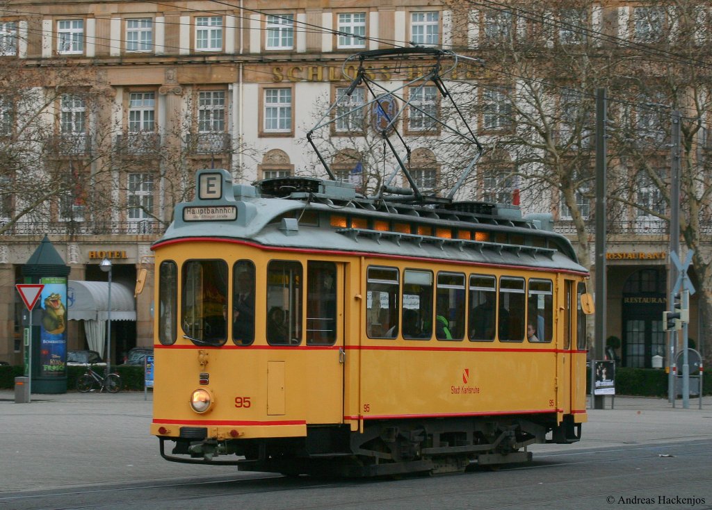 Museumstriebwagen 95 auf der Ringlinie hier am Hauptbahnhof 13.12.09