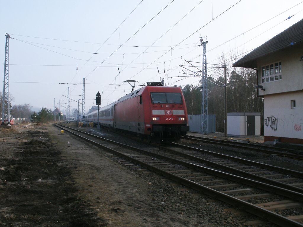 Nach der Ankunft,am 03.Mrz 2011,zog 101 046 den IC 2212,aus Koblenz,in Binz auf ein Abstellgleis.