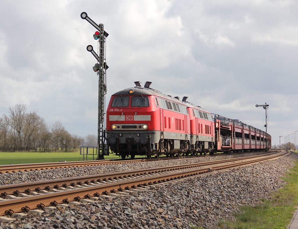 Nach Kreuzung mit der NOB, konnte 218 376 und 218 XXX mit ihrem Sylt-Shuttle die Fahrt gen Westerland fortsetzen. Aufgenommen am 13.04.2012 an der Kreuzungsstelle bei Klanxbll.