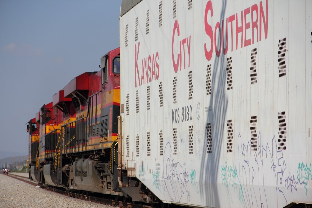 Nachschu 4727 + 4765 + 4743 Kansas City Southern Railway de Mexico in Saltillo MX am 12.09.2012.