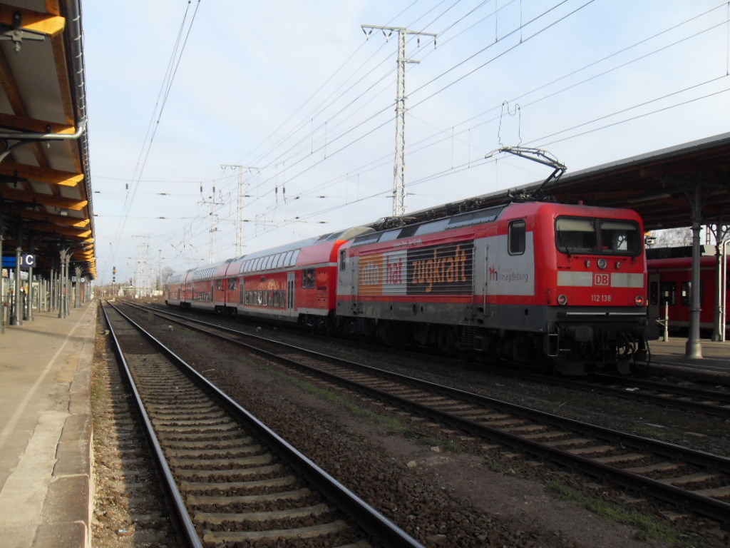 Neuer Regionalexpress mit Schublok am 20.02.2011 in Stendal.