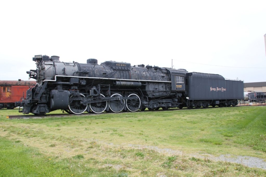 New York, Chicago & St. Louis (Nickel Plate Road) #757 2-8-4 Dampflok, Baujahr 1944, Lima Locomotive Works, steht 14/5/2011 im Railroad Museum of Pennsylvania, Strasburg Pennsylvania.