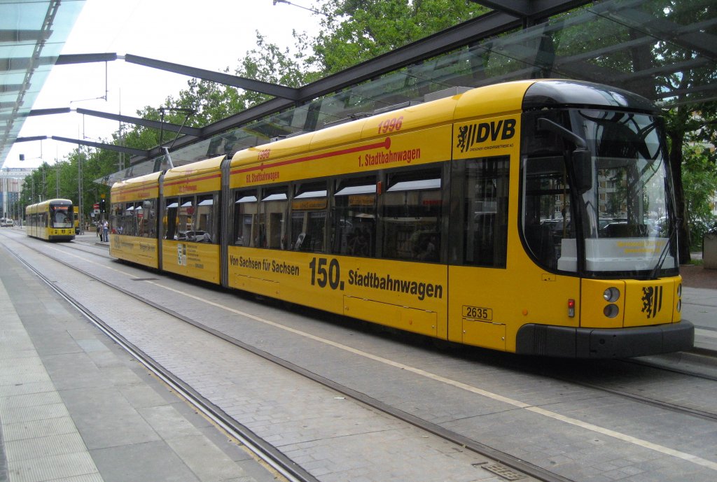 NGT D 8 DD - 2635 - macht 
Station am Postplatz.
Getroffen am 23.August 2010